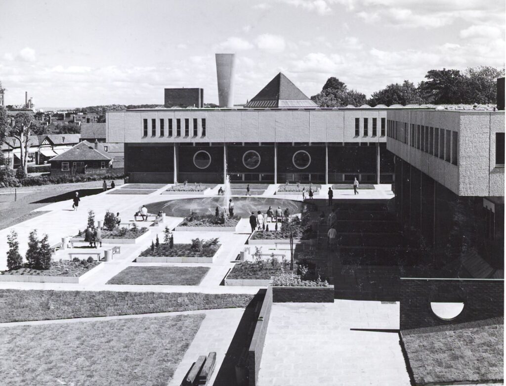 Photo of Bebington Library from 1972, with lawns and fountains to the front